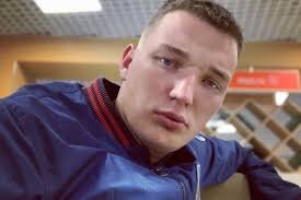 Эдвард Бил - всем известный Blogger, Пранкер и Instagram звезда, получит пощёчину от "Пельменя". По словам Василия Камоцкого, бой пройдет в рамках формата "Каменные лица" на канале Амирана Сардарова. Будем верить, что Красноярский чемпион по пощёчинам "Пельмень" реабилитируется за прошлое эпичное поражение, когда он потерял сознание на камеру после удара соперника.