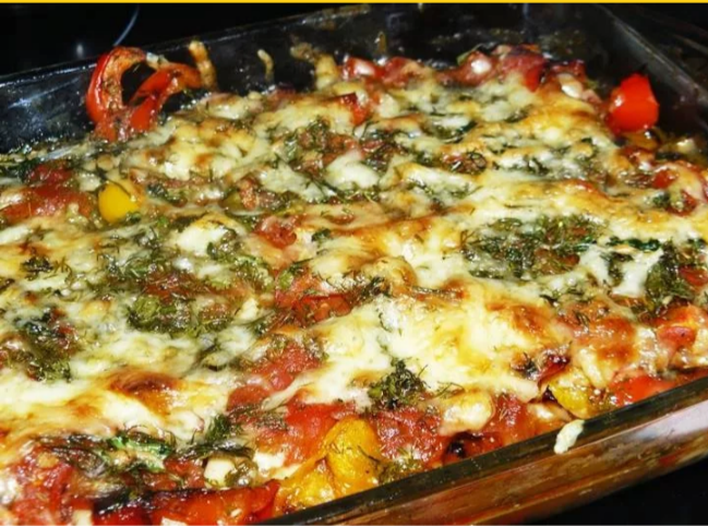 Это блюдо получается очень вкусное, просто в приготовлении, ароматное, лёгкое и красивое на вид. Овощное рагу можно готовить из любых овощей и мяса, что есть в холодильнике. Рагу хорошо будет смотреться на праздничном столе или просто на ужин. Рецепт именно этова блюда я создала сама. Для меня состав именно этих овощей хорошо подходит к этому рагу.