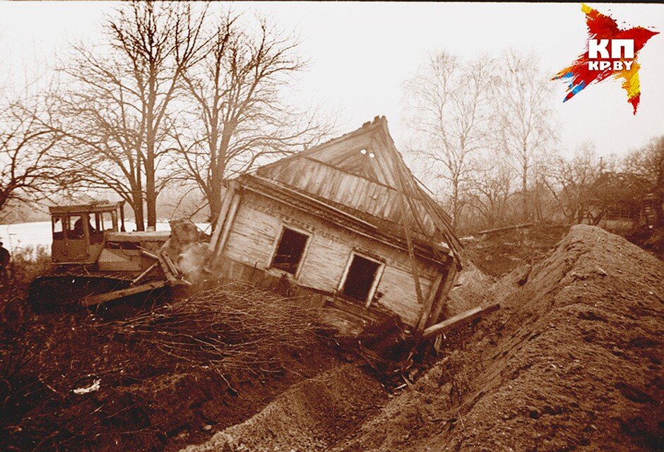 Закопанное село. Деревня копачи в чернобыле. Захороненное село в чернобыле. Деревня копачи припять. Чаэс деревня копачи.