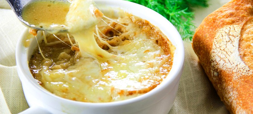 французский луковый суп после разогрева в духовке