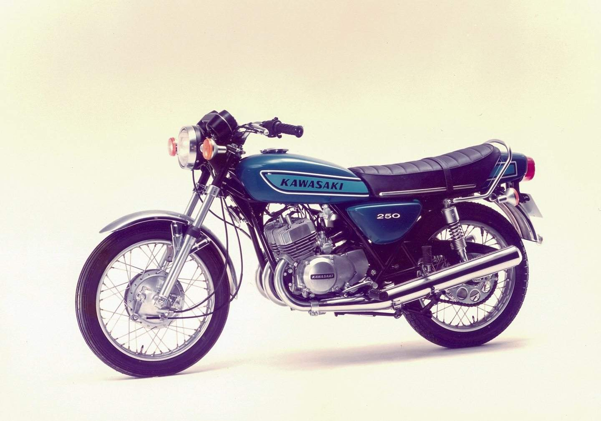 Kawasaki 250 S1 - классический "средний" мотоцикл