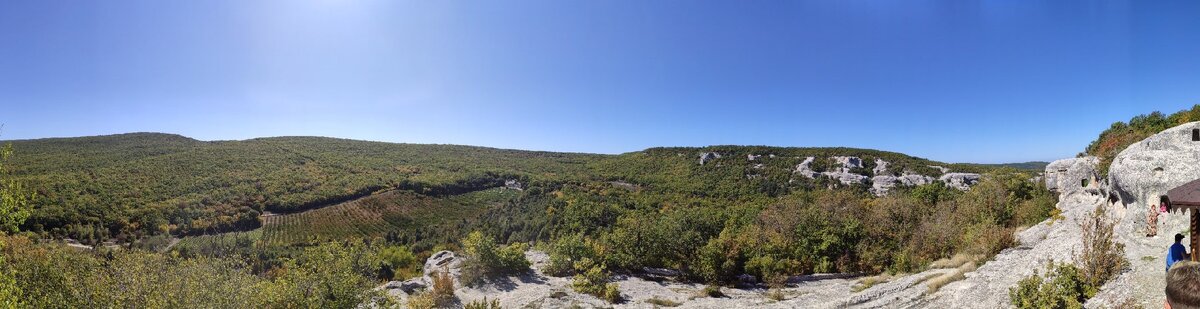 Панорама с одной из "улиц" пещерного города