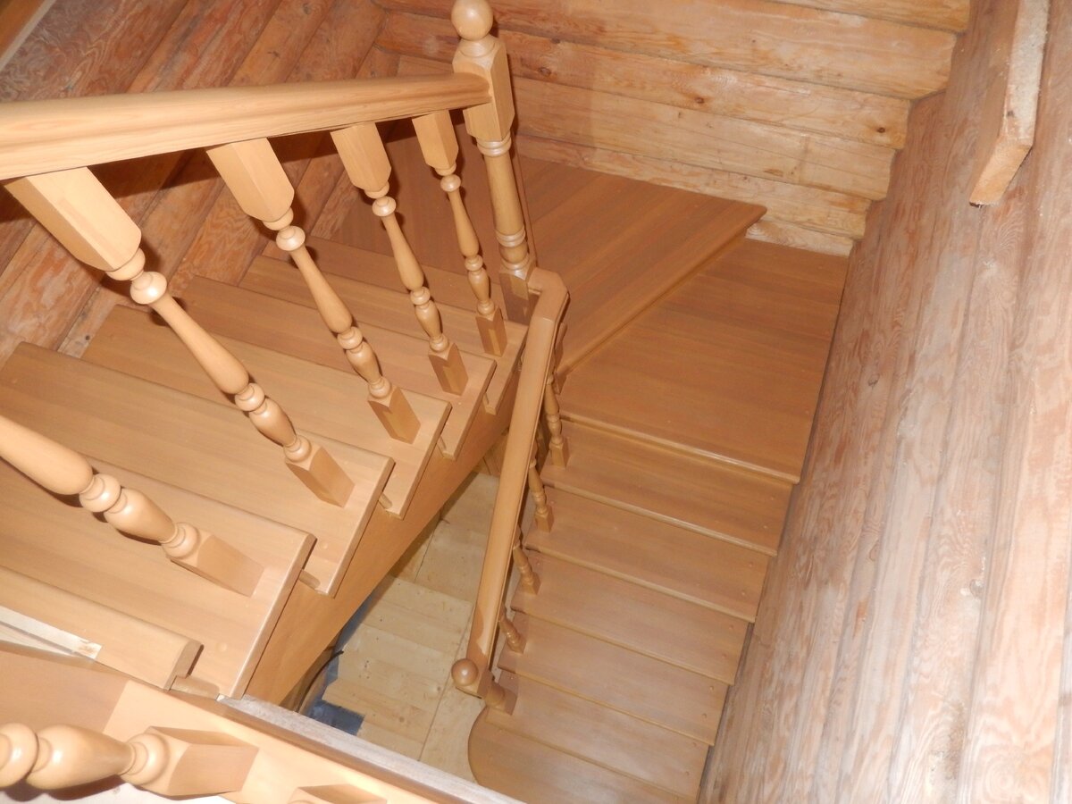 Приставная лестница для фасадных работ частного дома