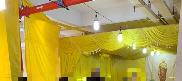 традиционный желтый шатер