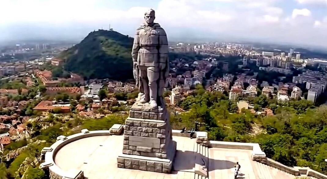 Болгария пловдив памятник алеше