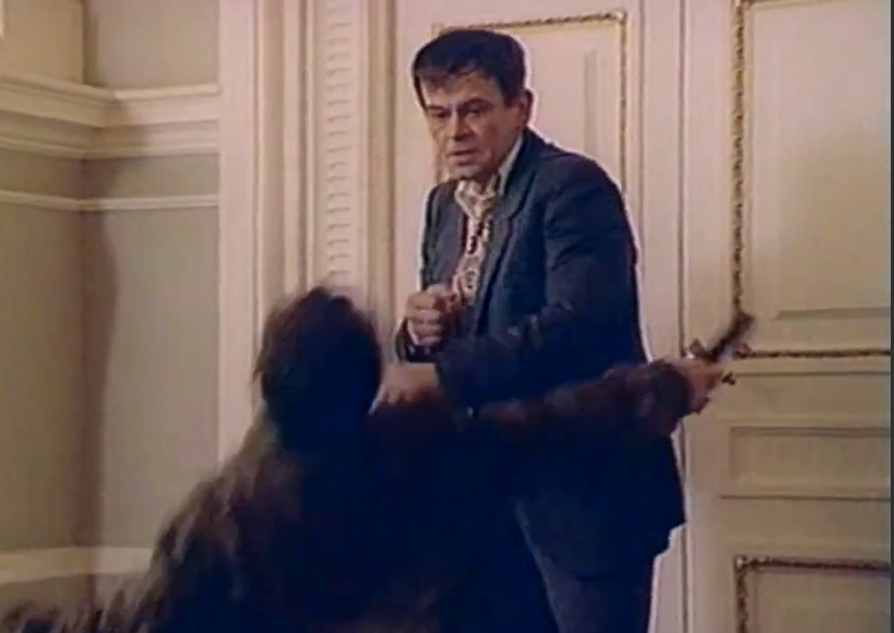 Папа Андрей постоянно повторяет "Пусть посмотрит, он же маленький"