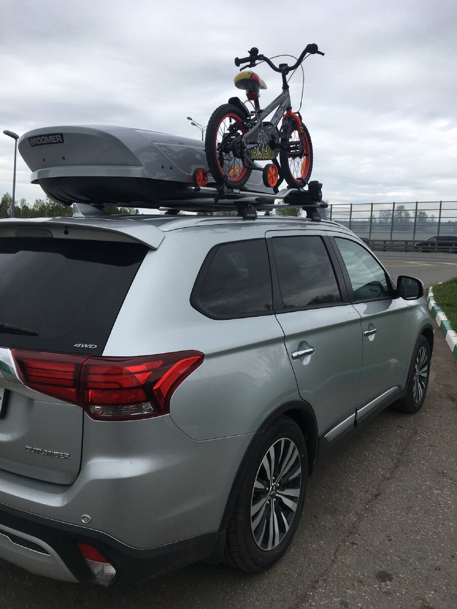 На крыше стоит всё, что можно