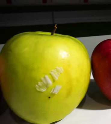 Воск на яблоке