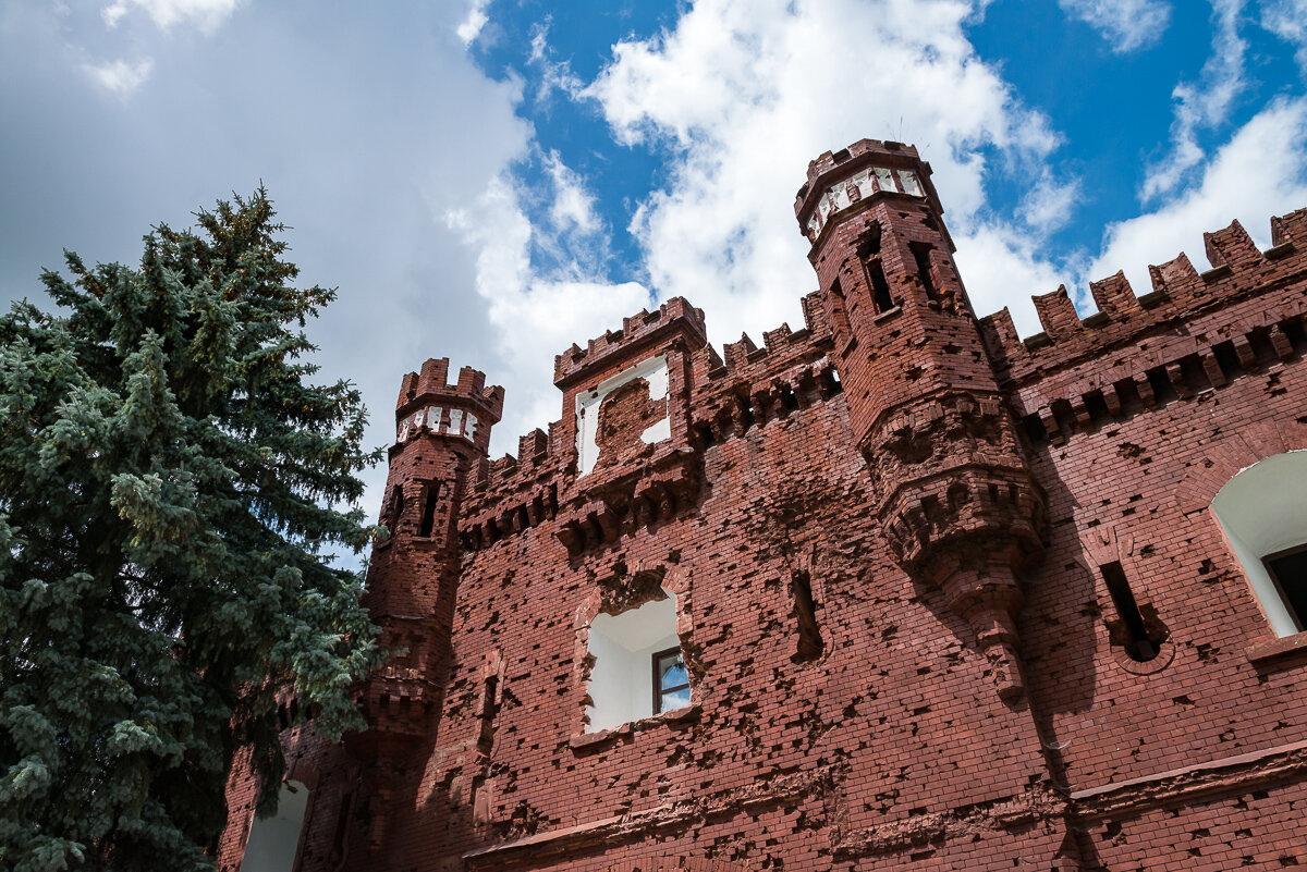 Мемориальный комплекс брестская крепость-герой. Брестская крепость 1941. Тереспольские ворота брестской крепости. Белый дворец брестская крепость. Цитадель брестской крепости.