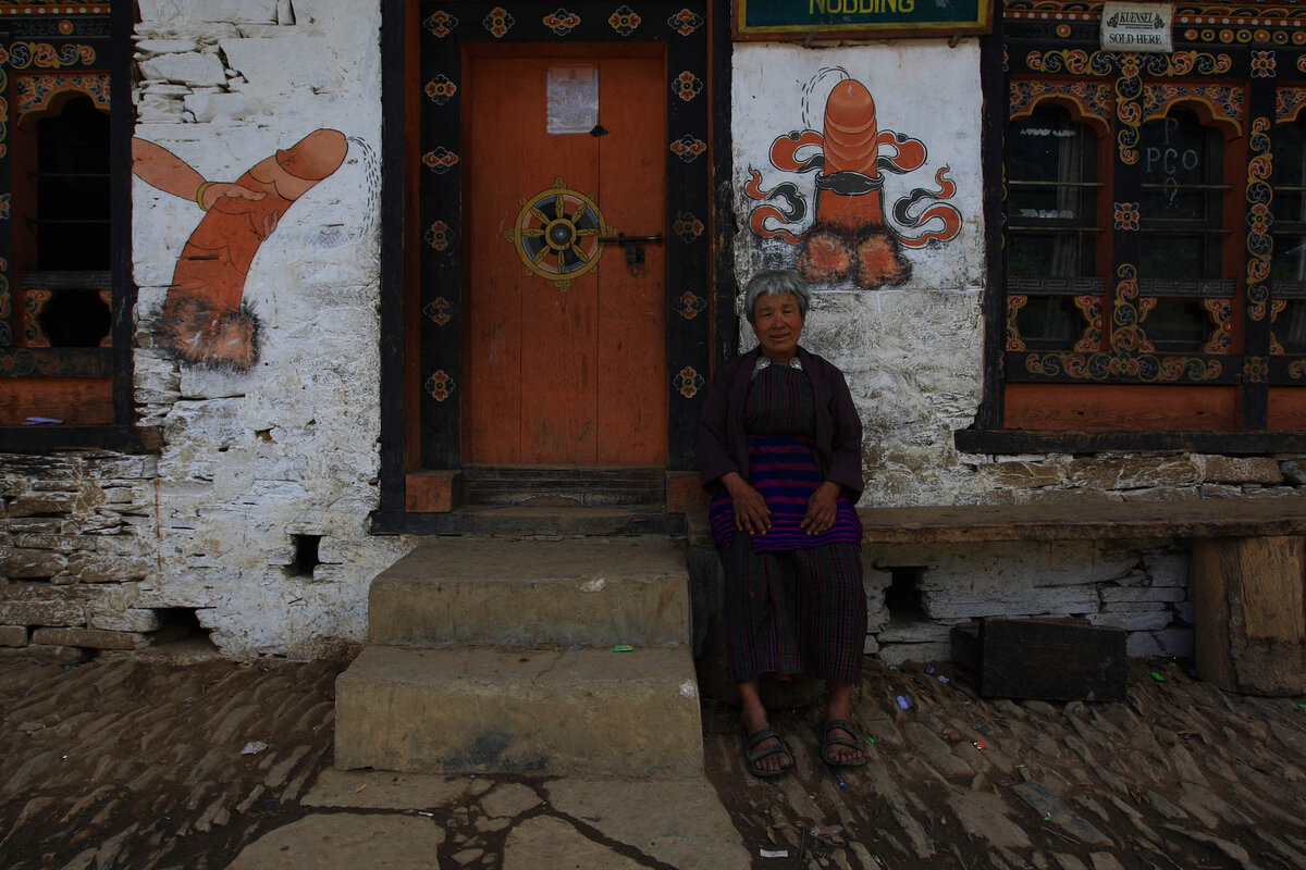 Рисовать фаллосы на стене - обычная традиция в королевстве Бутан.