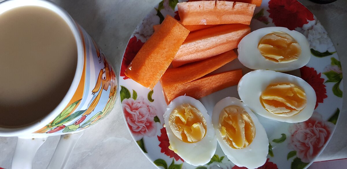 Кофе с обезжиренным молоком и заменителем сахара