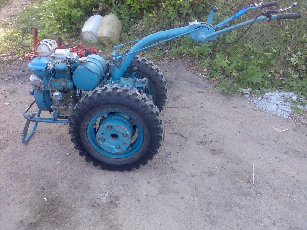 Развитие частных фермерских хозяйств вынудило производителей тяжёлой сельхозтехники наладить выпуск двухколёсных самоходных аппаратов.-3