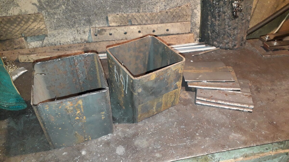 Нарезол трубу 100х100 для начала.