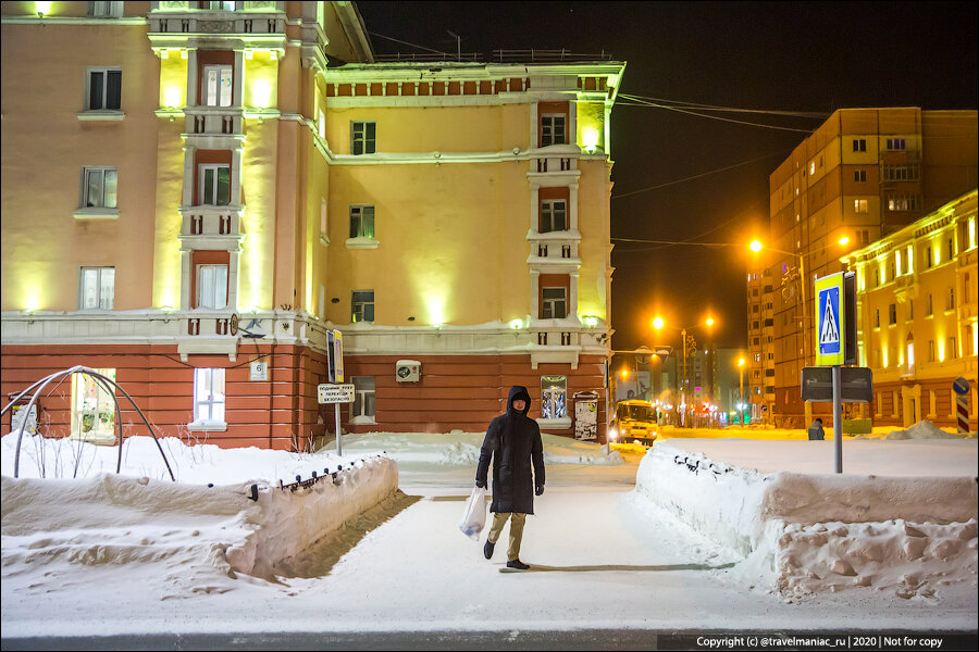 Начало полярной ночи в норильске. Полярная ночь в Норильске. Норильск Полярный. Полярный день в Норильске. Белые ночи в Норильске.