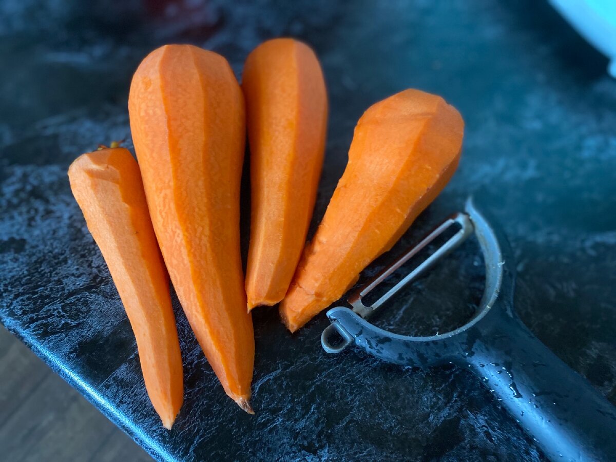 Подготовленная к натиранию морковь