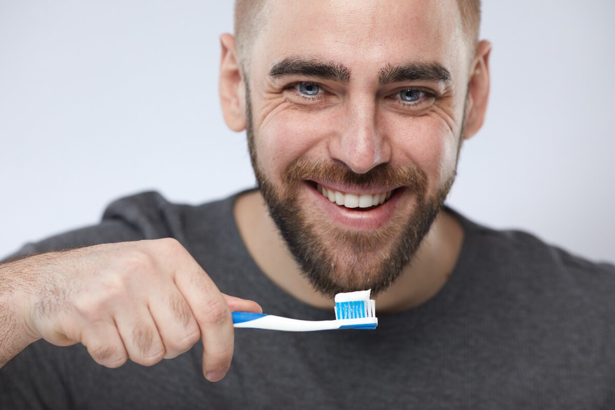 Источник: платный фотобанк https://elements.envato.com/photos/toothbrush