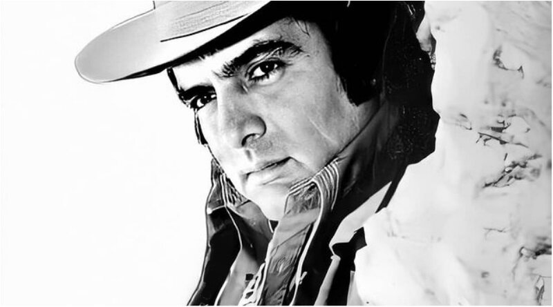 Фероз Кхан родился 25 сентября 1939 года от отца-патхана (из Афганистана) и матери с персидскими корнями. https://clck.ru/TvBjM