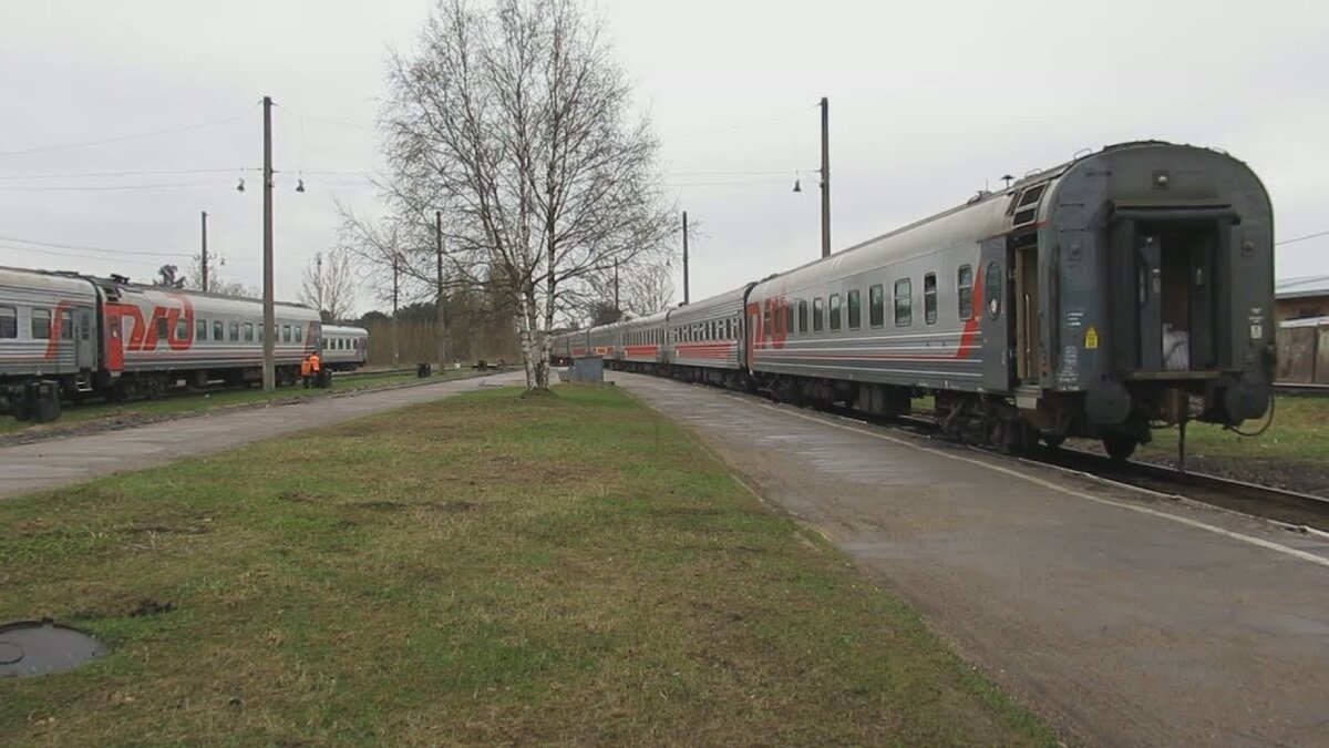 Железнодорожная станция ОЖД Псков-Туристский. Сейчас закрыта для пассажирской работы, используется для отстоя пассажирских поездов между рейсами.