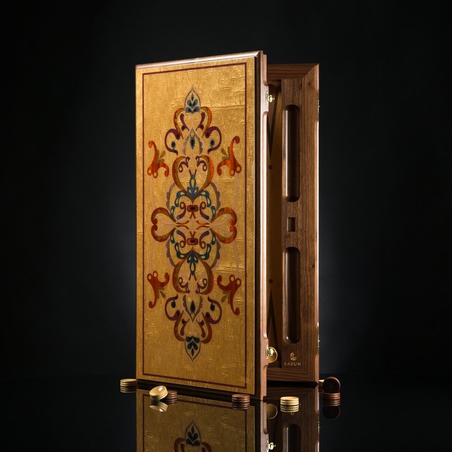 На фото 1: Нарды Легенды Самарканда (корпус орех)
Фото 2: Нарды Арарат из ореха