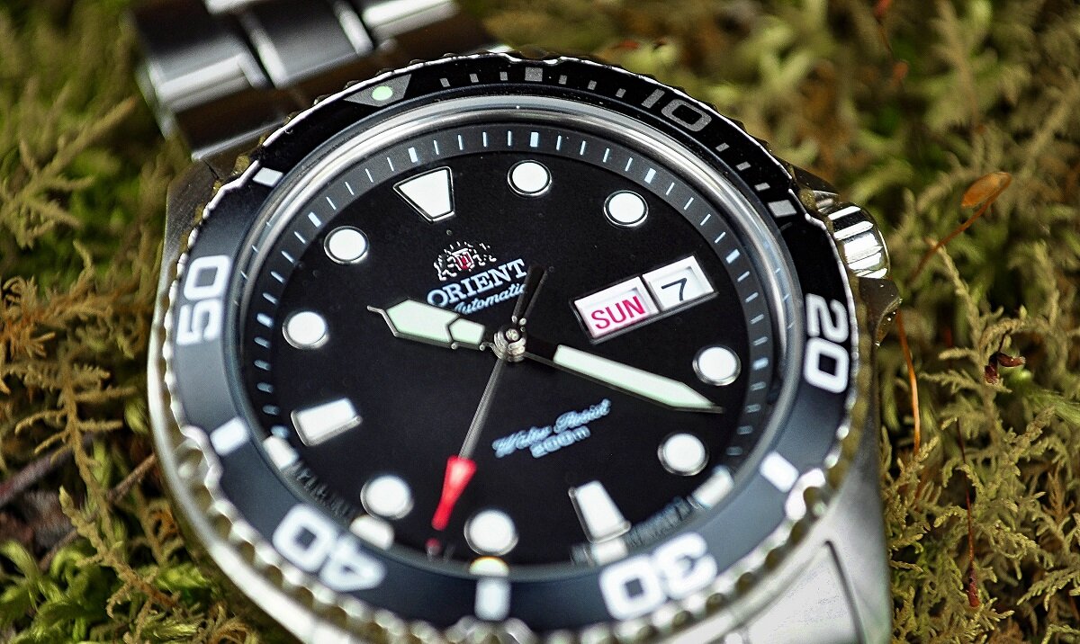 Циферблат часов Orient Ray II крупным планом