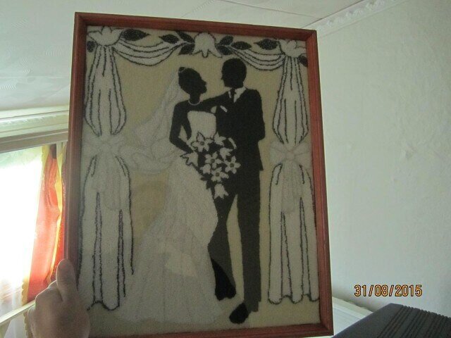 Эта картина одна из первых-монохром.Бусы у невесты из бисера,очень красиво смотрятся.В волосах тоже бусинки,цветы с блеском.Передать на фото сложно,многое теряется.