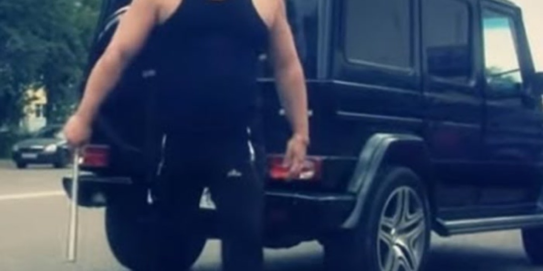 В деревне себе построил дачу сын депутата и думал его будут уважать и бояться