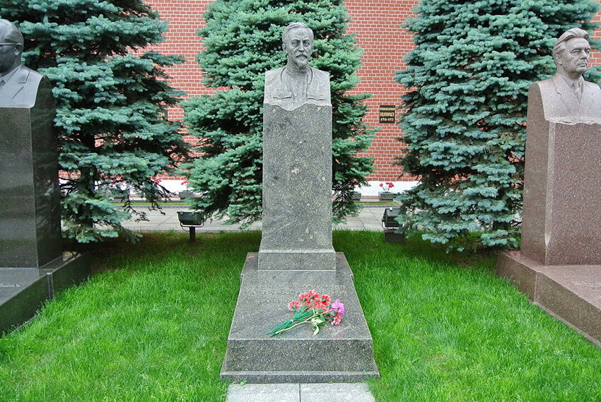 Могила Дзержинского у Кремлевской стены