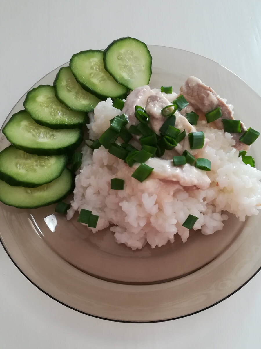 Свинина в зернистой горчице, тушёная со сметаной, с рисом