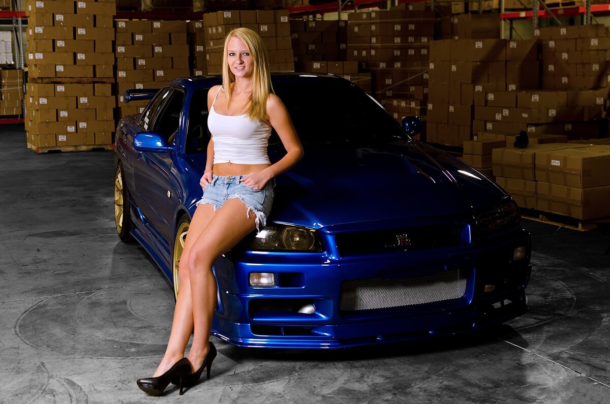 R34 hot. Nissan Skyline GTR r34. Nissan Skyline r34 с девушкой. Ниссан Скайлайн 34 с девушкой. Nissan Skyline GTR r34 и девушка.