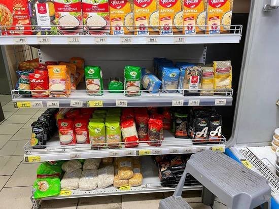     Нуждающиеся будут получать хлеб, овощи фрукты и продукты бакалеи фото: мк в питере