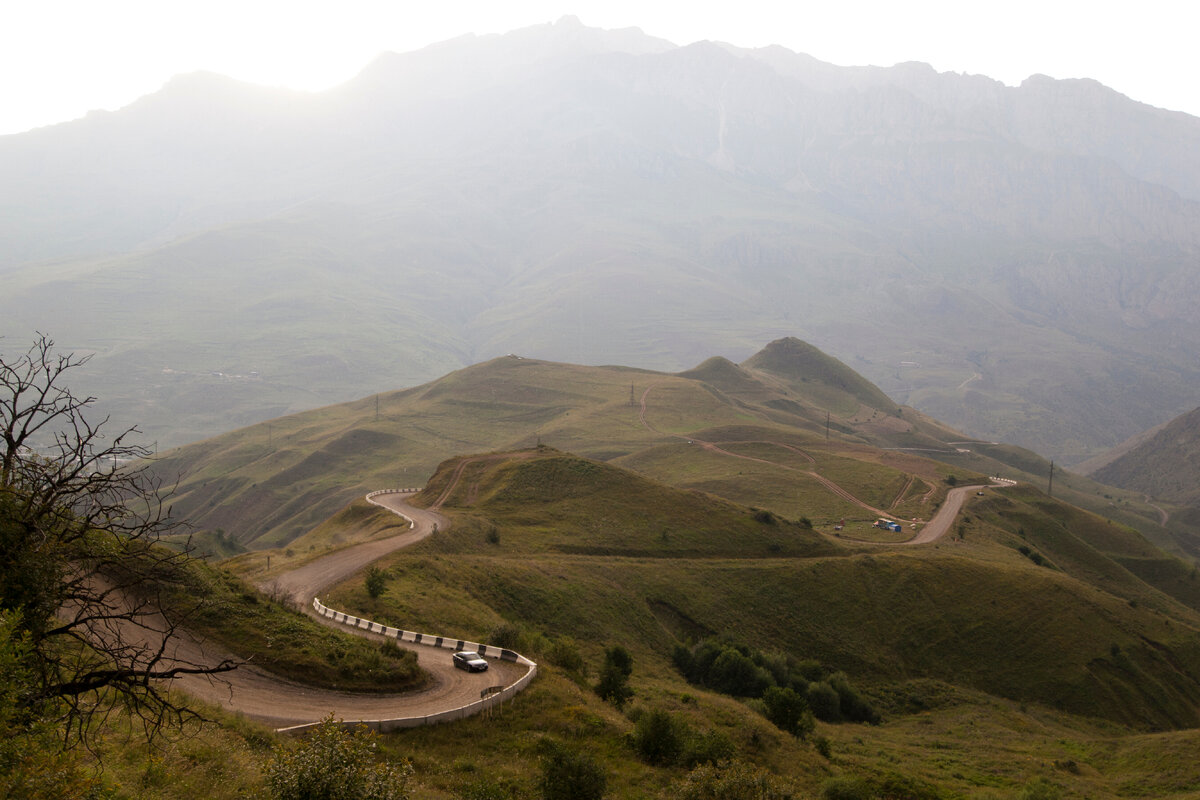 Горная дорога между Даргавсом и Фиагдоном.
