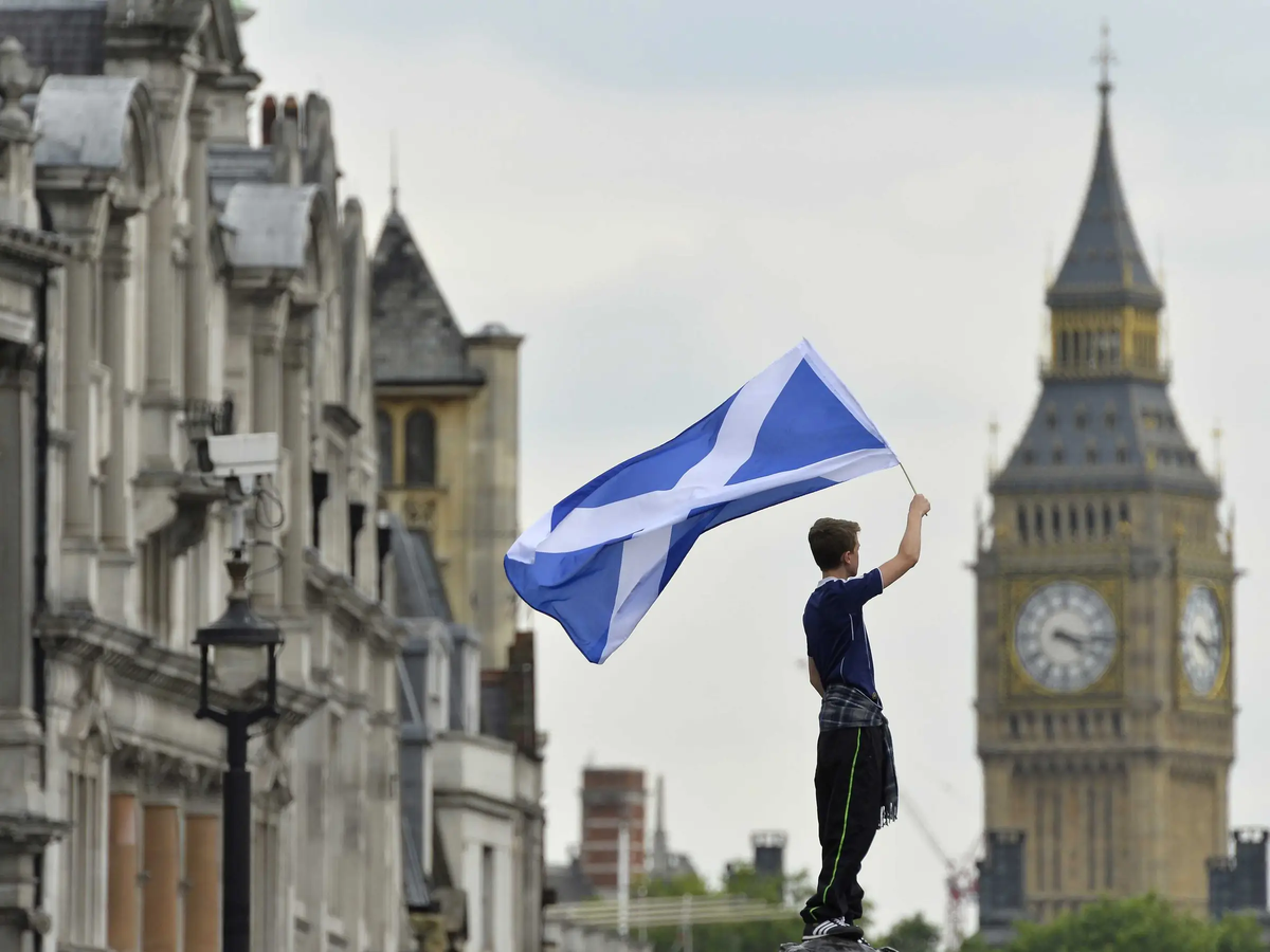 Независимость великобритании. Флаг Шотландии. Edinburgh флаг. Фильм про независимость Шотландии. Великобритании ультиматум.