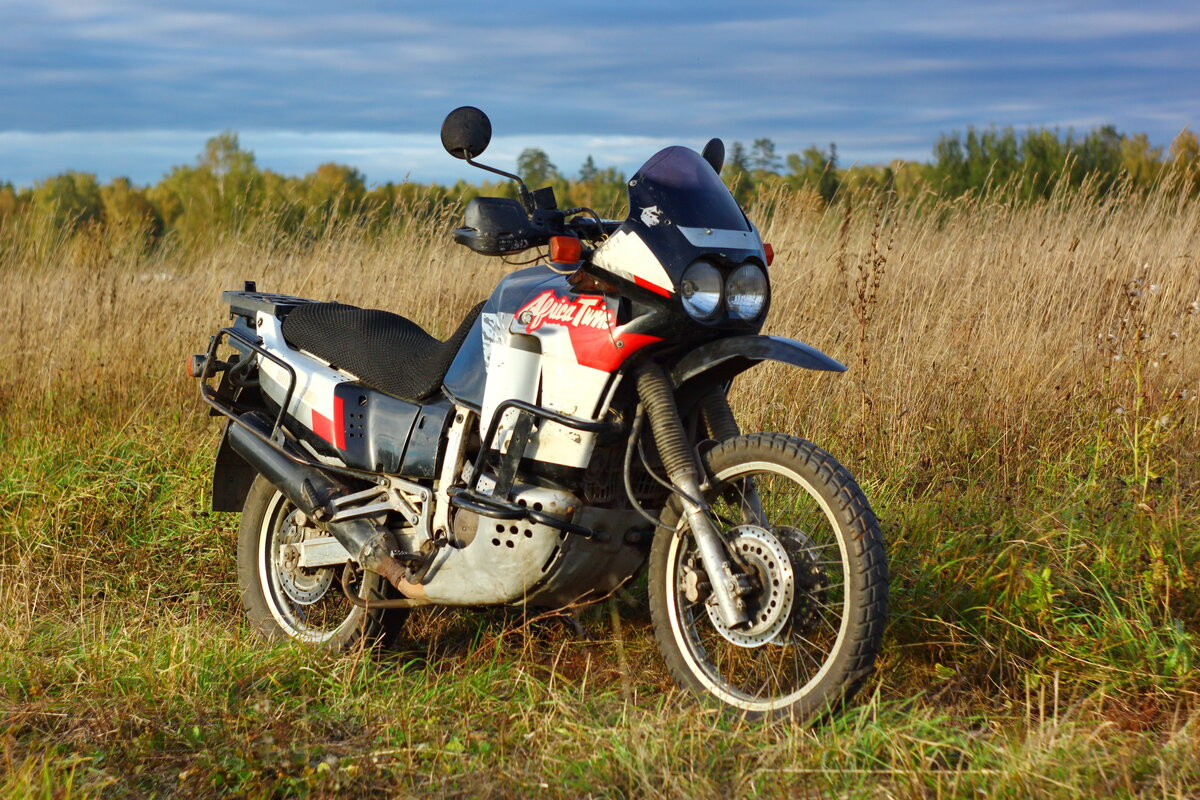 Африка 750 мотоцикл. Honda Africa Twin 750. Honda XRV 750 Africa Twin. XRV 750 Africa Twin. Honda Africa Twin 1992.