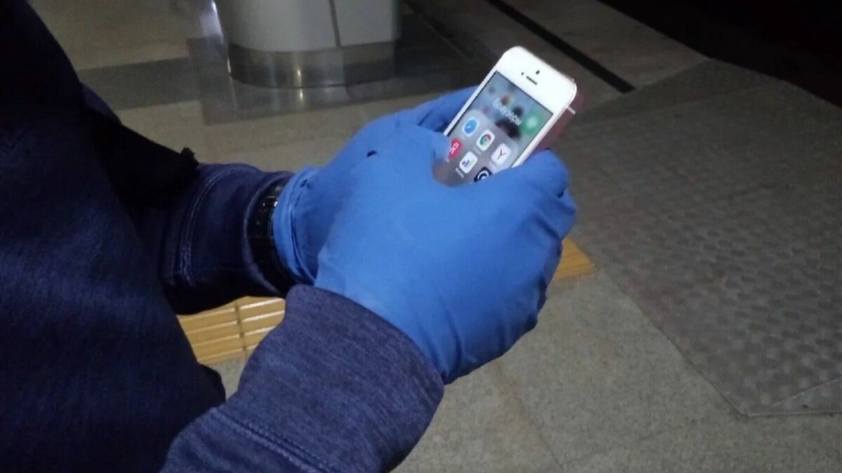     В Набережных Челнах находчивые пассажиры пополняют баланс на телефоне водителей автобусов в качестве оплаты за проезд. Глава ООО «Пассажирские перевозки» Николай Тятюшкин попросил не делать так. Соответствующая публикация появилась в Telegram-канале «Набережные Челны Life»