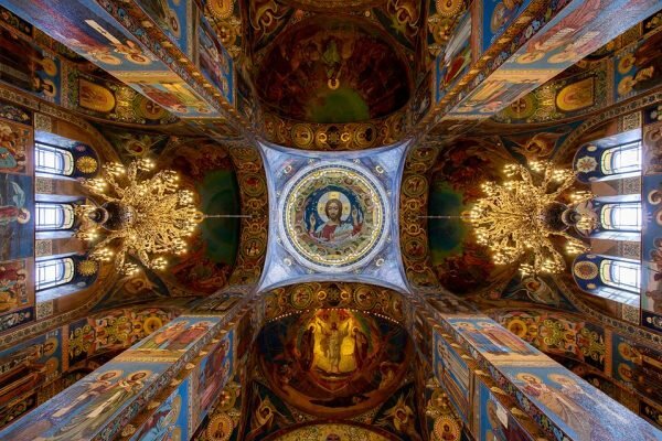 Плафонада в храме.