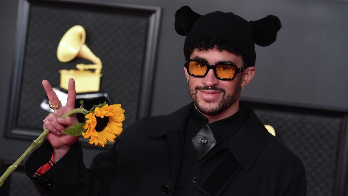    Певец Бенито Антонио Мартинес Окасио (Bad Bunny) на премии "Грэмми"© AP Photo / Invision/Jordan Strauss