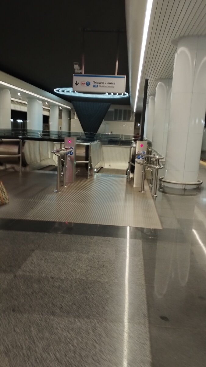 Фото. Станция Минского метро «Вакзальная» (в переводе «Вокзальная»). 