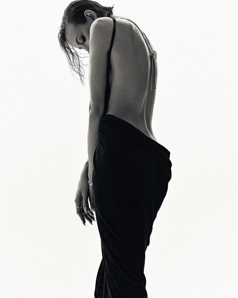    Невеста Тимати изящно позировала в пикантном платьеСоцсети Валентины Ивановой