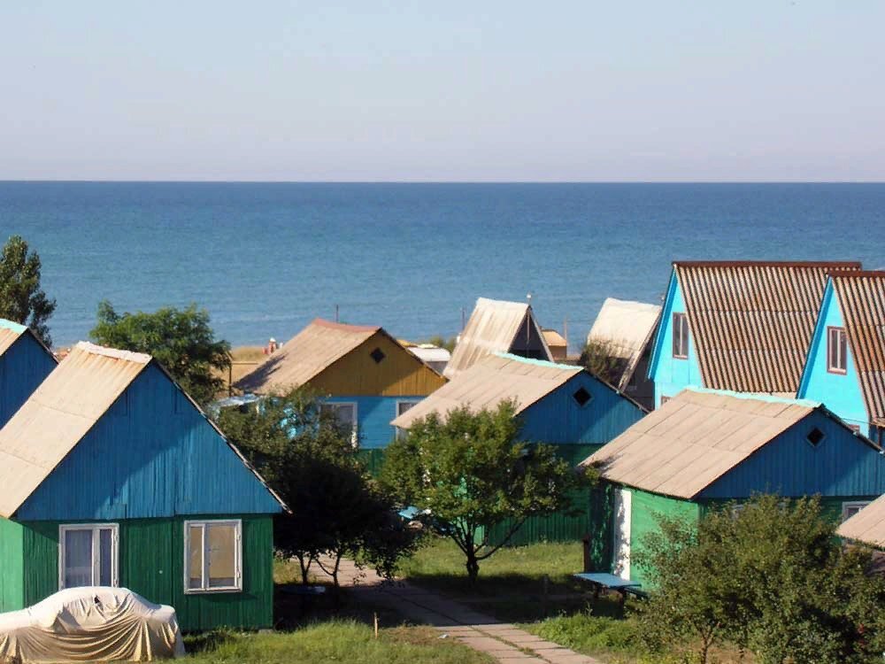 Большевик херсонская область базы отдыха. Домики у моря приморский край ливадия. Приморское херсонская область. Турбазы на черном море. Турбаза черное море.