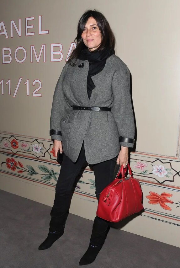 На примере главного редактор Vogue Paris Эммануэль Альт можно изучать стиль истинных парижанок. 