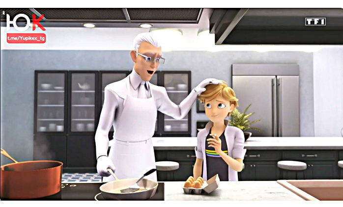 Семейный завтрак начинается с яичницы и ... варёных яиц. Ещё иногда Агрест старший блинчики жарит. Натали тоже угощает своей стряпнёй.