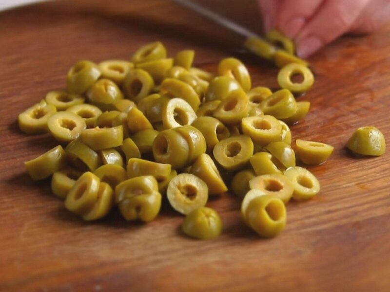 маслины нарезанные. маслины нарезанные. маслины в разрезе. маслины нарезанные. маслины нарезанные.