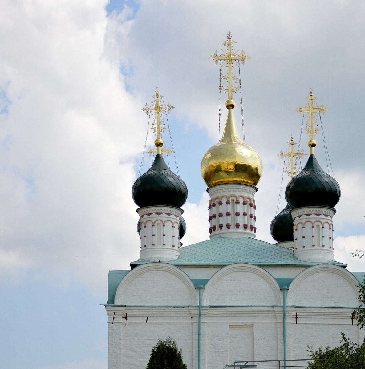 Реставрируемый Никольский собор, бывший  домом чудотворной иконы Николы Зарайского