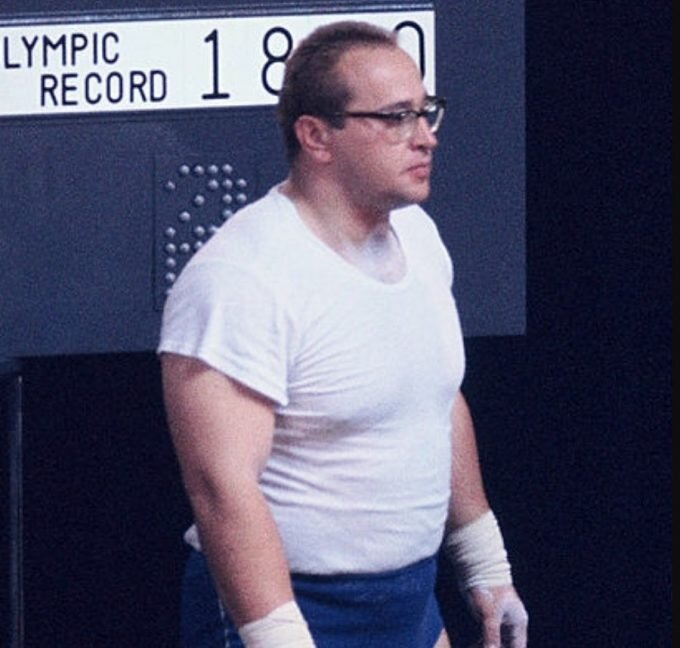 Юрий Власов на Олимпийских Играх 1964 года в Токио / Википедия