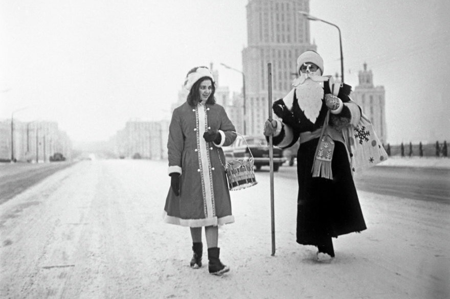     Каникулы для взрослых: история новогодних выходных в СССР и России