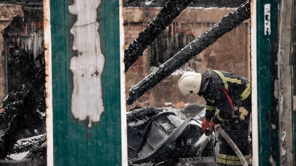 Фото: Максим Серков / Коммерсантъ📷Пожар в приюте для бездомных в Кемерово