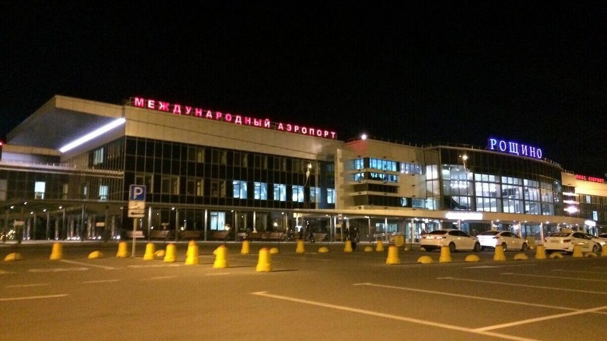     По данным онлайн-табло аэропорта в Минеральных водах, 26 декабря тюменцы не могут прилететь на отдых из-за плохой погоды. Самолёт рейса №А4 634 Тюмень – Минеральные Воды сел в Сочи, пассажиры много часов ждали вылета.