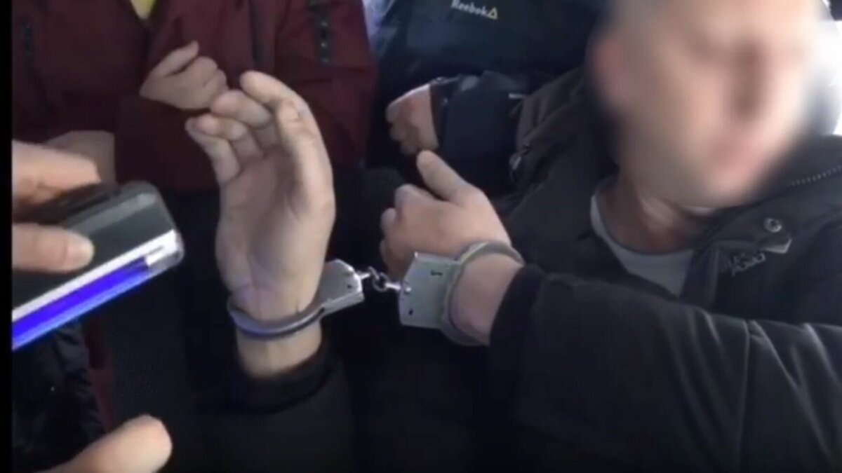     Бывшего советника губернатора Хакасии Виктора Гаранина и экс-директора «Лесов Хакасии» Андрея Васильева признали виновными в крупном мошенничестве. За создание лесной мафии и украденные миллионы рублей они получили условный срок и два года колонии.