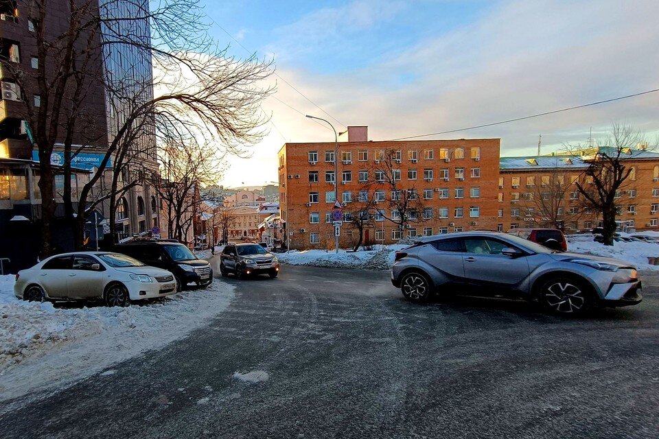     Дорожная обстановка в городе по-прежнему осложнена. Дарья НАУМЕЦ