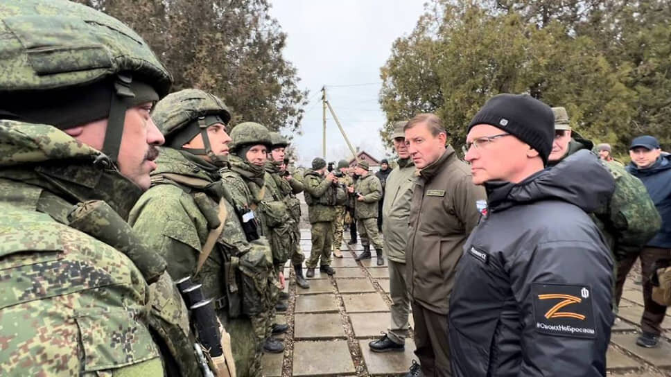 Фото: пресс-служба партии «Единая Россия»📷Андрей Турчак (второй справа) и Сергей Кириенко на встрече с военными